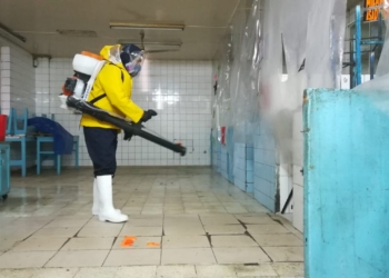 Fumigación en mercados de La Paz