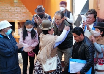 Exalcalde Omar Rocha y dirigentes bordadores de la ciudad de La Paz