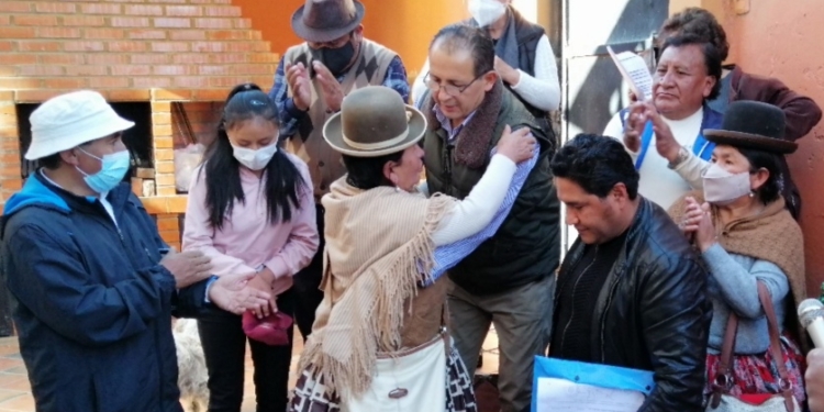 Exalcalde Omar Rocha y dirigentes bordadores de la ciudad de La Paz