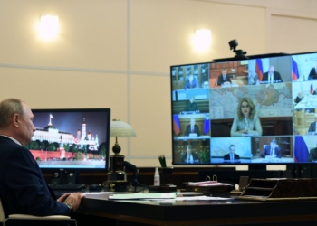 Médicos, especialistas y autoridades rusas advierten que el gobierno de Vladimir Putin intenta ocultar el verdadero impacto del coronavirus en Rusia (Sputnik/Alexei Nikolsky/Kremlin via REUTERS)
