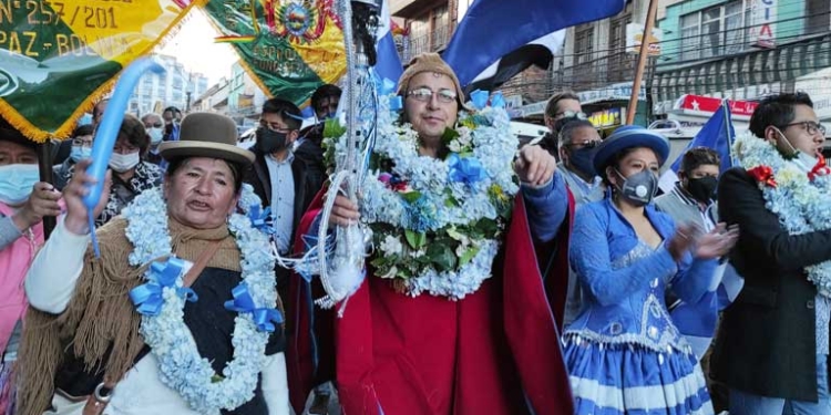 Más de 200 organizaciones sociales proclamaron a Omar Rocha Rojo como precandidato por el MAS- IPSP rumbo a las elecciones de la alcaldía paceña.
