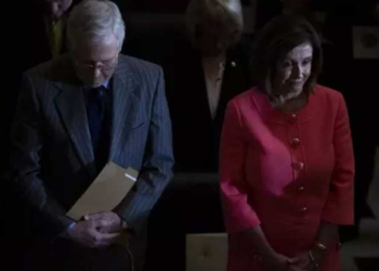 El líder de la mayoría republicana en el Senado estadounidense, Mitch McConnell, y la presidenta de la Cámara de Representantes, Nancy Pelosi