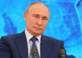 Vladimir Putin durante la conferencia anual de año nuevo, celebrada por videoconferencia desde la residencia estatal de Novo-Ogaryovo, a las afueras de Moscú, Rusia. 17 diciembre 2020. Sputnik/Mikhail Klimentyev/Kremlin vía Reuters.