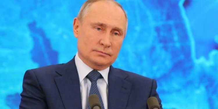 Vladimir Putin durante la conferencia anual de año nuevo, celebrada por videoconferencia desde la residencia estatal de Novo-Ogaryovo, a las afueras de Moscú, Rusia. 17 diciembre 2020. Sputnik/Mikhail Klimentyev/Kremlin vía Reuters.