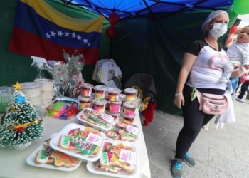 Los inmigrantes y refugiados venezolanos en Bolivia trabajan por hacerse un espacio en la economía del país | Foto EFE