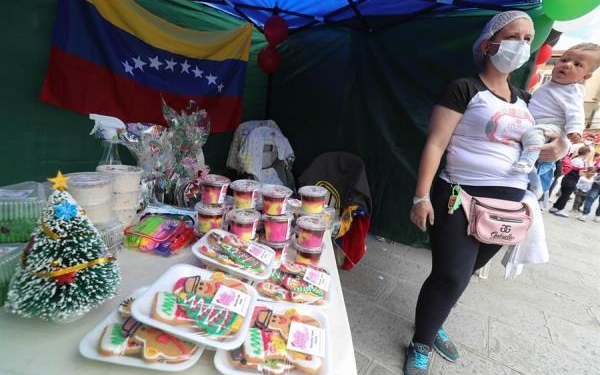 Los inmigrantes y refugiados venezolanos en Bolivia trabajan por hacerse un espacio en la economía del país | Foto EFE