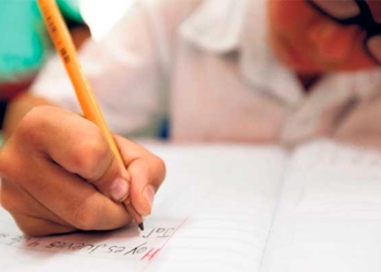 Niños estudiando | Foto: TDC