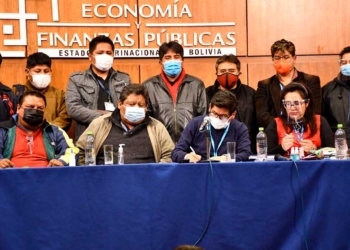 Acuerdo sobre pago de créditos bancarios entre el Gobierno y un sector de Transporte | Foto: ABI