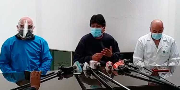 Dan alta médica a Evo Morales después de su tratamiento contra el COVID-19