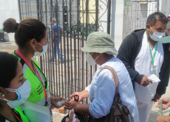 Rastrillaje masivo contra el COVID detecta 4 zonas rojas en la ciudad de Santa Cruz | Foto ABI