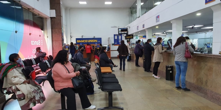 Gobierno establece periodo de gracia para créditos diferidos | Foto ABI