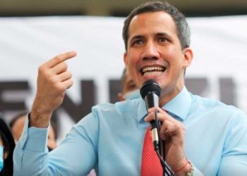 El líder opositor venezolano Juan Guaidó habla a periodistas durante una conferencia de prensa en Caracas, Venezuela, Diciembre 7, 2020. | Foto REUTERS/Manaure Quintero