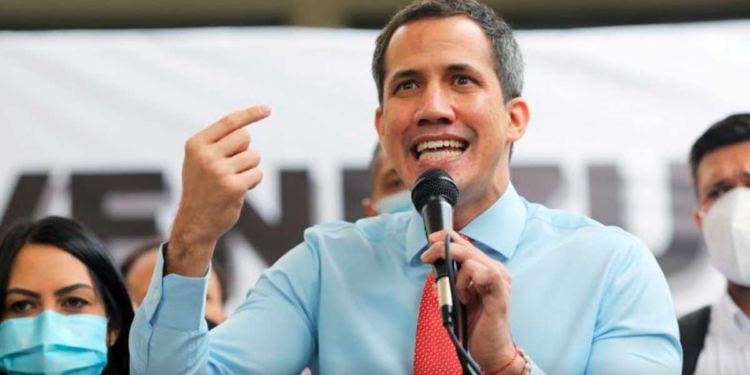 El líder opositor venezolano Juan Guaidó habla a periodistas durante una conferencia de prensa en Caracas, Venezuela, Diciembre 7, 2020. | Foto REUTERS/Manaure Quintero