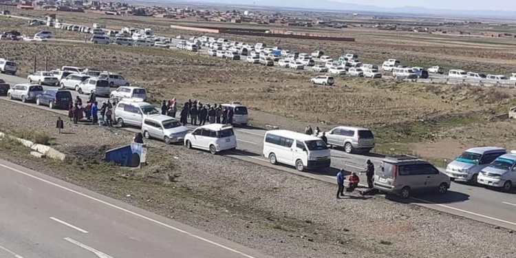 Uno de los puntos de bloqueo del paro de transportes ubicado en la ciudad de El Alto | Foto: RRSS