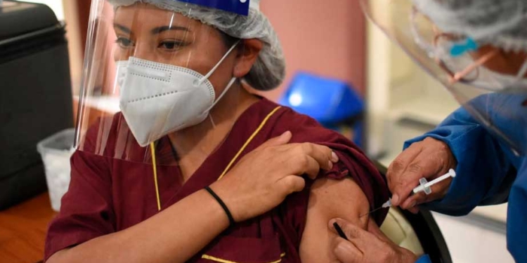 45 profesionales en salud recibieron hoy la primera dosis de la vacuna Sputnik V