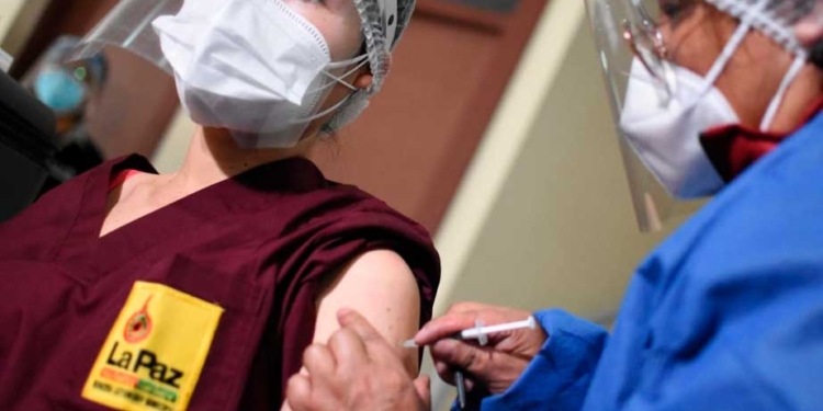 45 profesionales en salud recibieron hoy la primera dosis de la vacuna Sputnik V