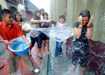 Gobierno prohibe jugar con agua en los días de carnaval | Foto: El Diario