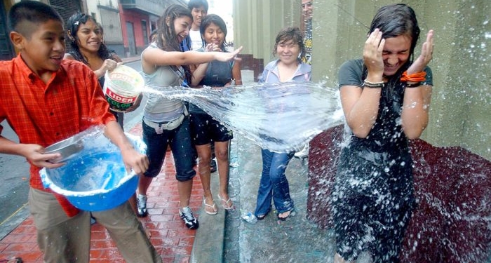 Gobierno prohibe jugar con agua en los días de carnaval | Foto: El Diario