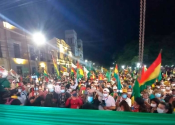 El cabildo convocado por Comité Cívico de Beni se realizó con una multitudinaria participación en la plaza general José Ballivián, Trinidad.