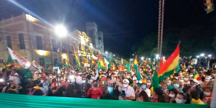 El cabildo convocado por Comité Cívico de Beni se realizó con una multitudinaria participación en la plaza general José Ballivián, Trinidad.