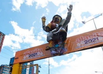 Puerta posterior de la Feria de Alasita 2021 en La Paz