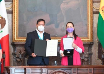 El presidente Luis Arce, después de la distinción en ciudad de México | Foto: ABI