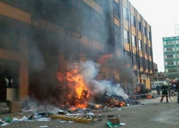 Alcaldía de El Allto en llamas | Foto: RRSS