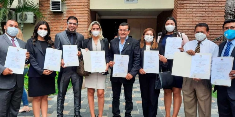 Reciben credenciales las nuevas autoridades municipales de la ciudad de Santa Cruz | Foto: RRSS