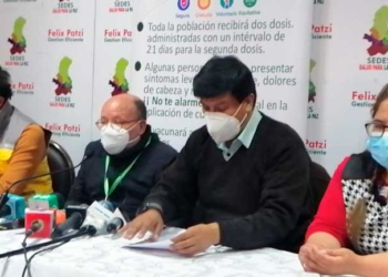 Director Técnico SEDES La Paz,
Dr Ramiro Narváez, presenta el Plan Departamental de Vacunación contra el COVID-19 para el mes de abril | Foto: SEDES La Paz