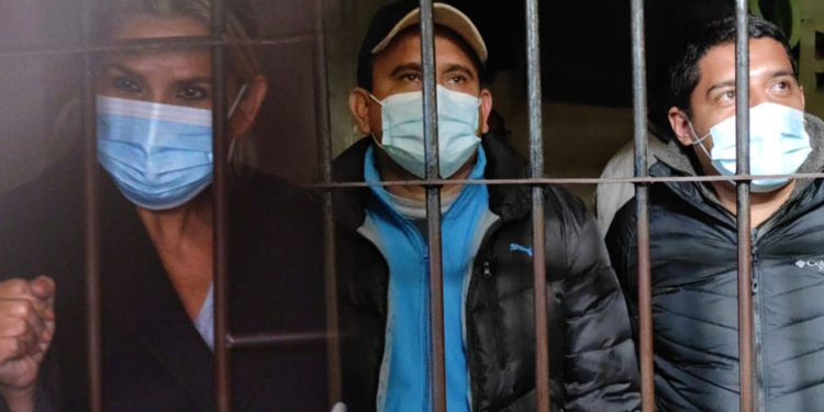 La expresidenta, Jeanine Áñez y sus ministros en celdas de la Fuerza Especial de Lucha Contra el Crimen (FELCC) | Foto: RRSS