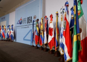 Vista general de las banderas de los países en el salón donde se realizó la XLVI Asamblea General Ordinaria de la Organización de Estados Americanos (OEA). | EFE