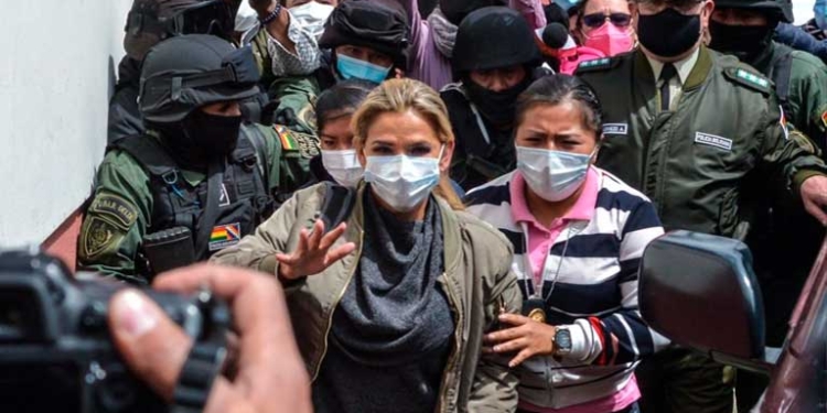 Expresidenta Jeanine Áñez en su ingreso al penal de Obrajes | Foto: ABI