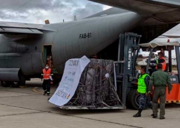 El avión Hércules que traslado hasta La Paz, las vacunas AstraZeneca | Foto: ABI
