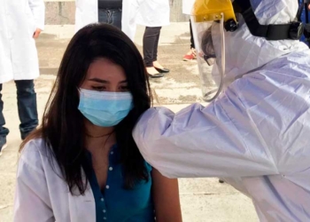 Vacunan a estudiantes de la UMSA que participarán en las brigadas para la campaña de vacunación de COVID-19 | Foto: Sedes La Paz