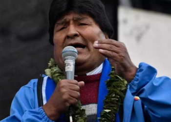 "Lamento mucho decir, ayer [domingo] a nivel internacional nos ha ido mal: hemos perdido en Ecuador, pero ganamos en Perú en la primera vuelta", dijo Evo Morales en la región cocalera del Chapare, su bastión político en el centro de Bolivia AIZAR RALDES AFP/Archivos