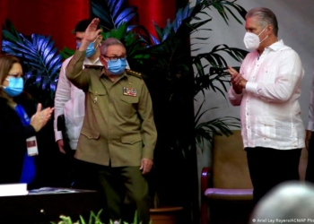 Raúl Castro renuncia a la jefatura del Partido Comunista de Cuba