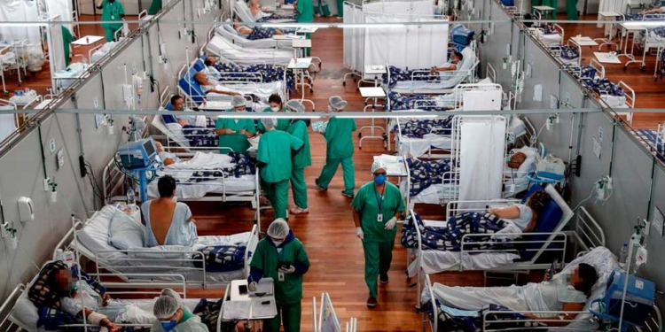 Registro general del Hospital Municipal de Campaña Pedro Dell Antonia, en la que se atienden pacientes de COVID-19, en la ciudad de Santo André (estado de San Pablo, Brasil). EFE/Sebastiao Moreira