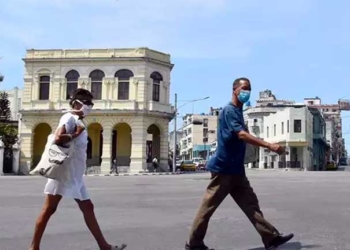 Personas con mascarilla en La Habana - JOAQUIN HERNANDEZ / XINHUA NEWS / CONTACTOPHOTO