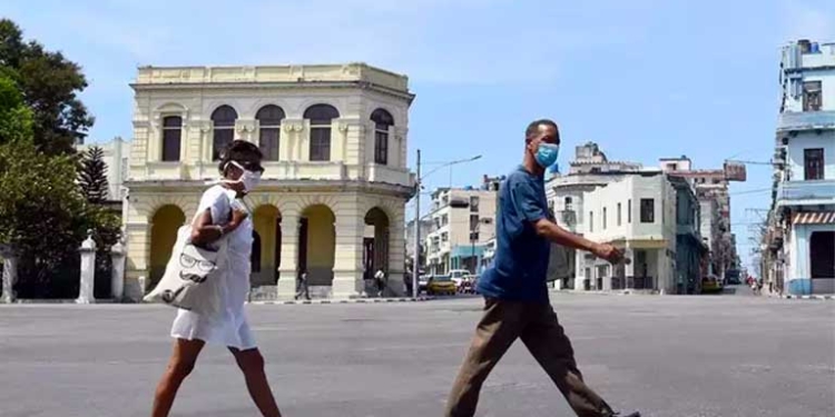 Personas con mascarilla en La Habana - JOAQUIN HERNANDEZ / XINHUA NEWS / CONTACTOPHOTO