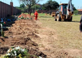 Cementerio municipal habilitado en la ciudad de Santa Cruz | Foto: EFE
