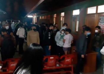 Imagen tomada minutos antes de la intervención de las autoridades en la fiesta clandestina realizada en el Hotel Regina, en Tiquipaya. | Foto: Opinión