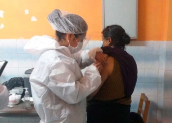 Vacunación Hospital Juan XXIII | Foto: SEDES La Paz