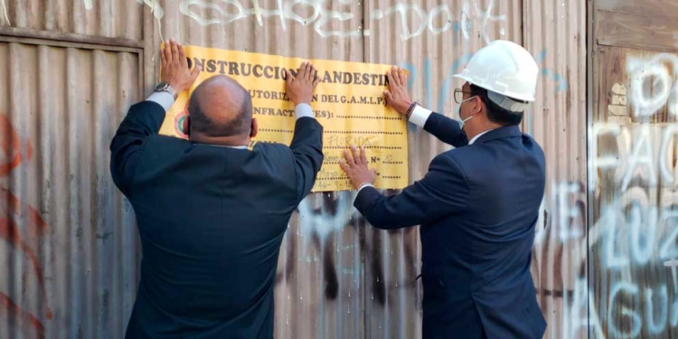 Subalcaldía Sur precinta edificio en construcción en el ingreso a La Florida | Foto: AMN
