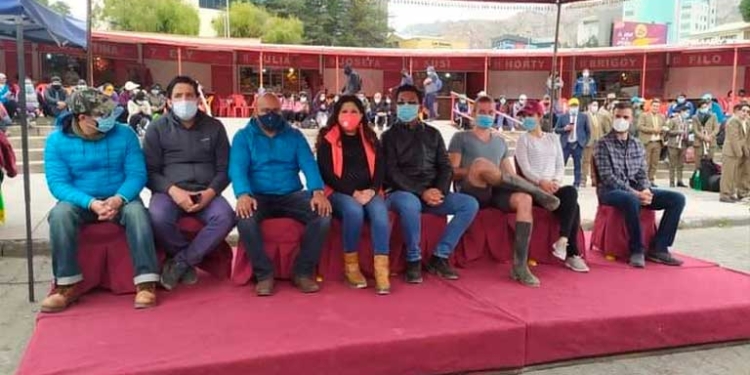 Activista francés, brigadistas, alcaldía y policía recolectaron más de 200 bolsas de basura del río Choqueyapu