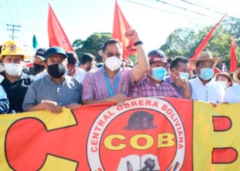 Dirigentes de la COB  junto al presidente Luis Arce marcharon en santa Cruz. | Foto: El Diario