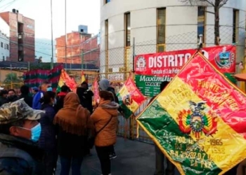 Dirigentes vecinales tomaron este miércoles las instalaciones de la Subalcaldía Max Paredes, de la ciudad de La Paz