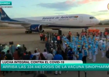 Llega a Cochabamba avión de BoA con 334.400 vacunas Sinopharm desde Beijing