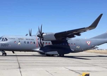 Una aeronave de la Fuerza Aérea Mexicana arribó al aeropuerto de El Alto con 150 mil dosis de la vacuna AstraZeneca | Foto: RRSS