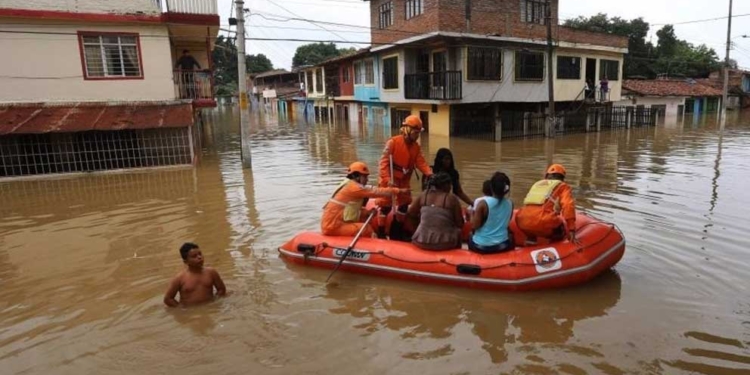 Se decreta la alerta roja en 28 departamentos colombianos tras los deslizamientos de tierra y desbordamientos de ríos que han dejado ya cerca de 6.000 familias damnificadas por la primera temporada de lluvias en el país, que comenzó el pasado - TWITTER - Archivo