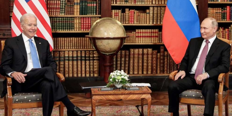 Los presidentes de Estados Unidos y Rusia, Joe Biden y Vladimir Putin, en su reunión en Ginebra. - -/Kremlin/dpa